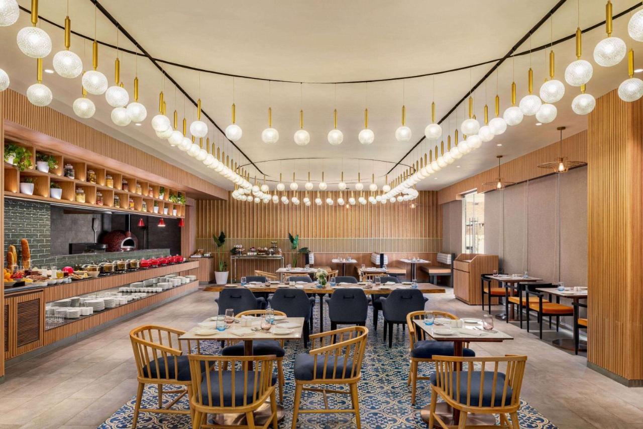 Ramada Encore By Wyndham Indore Nipania Екстер'єр фото