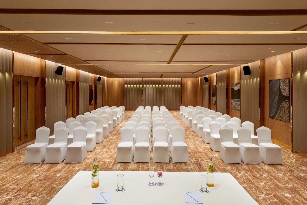 Ramada Encore By Wyndham Indore Nipania Екстер'єр фото