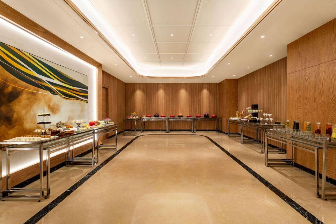 Ramada Encore By Wyndham Indore Nipania Екстер'єр фото