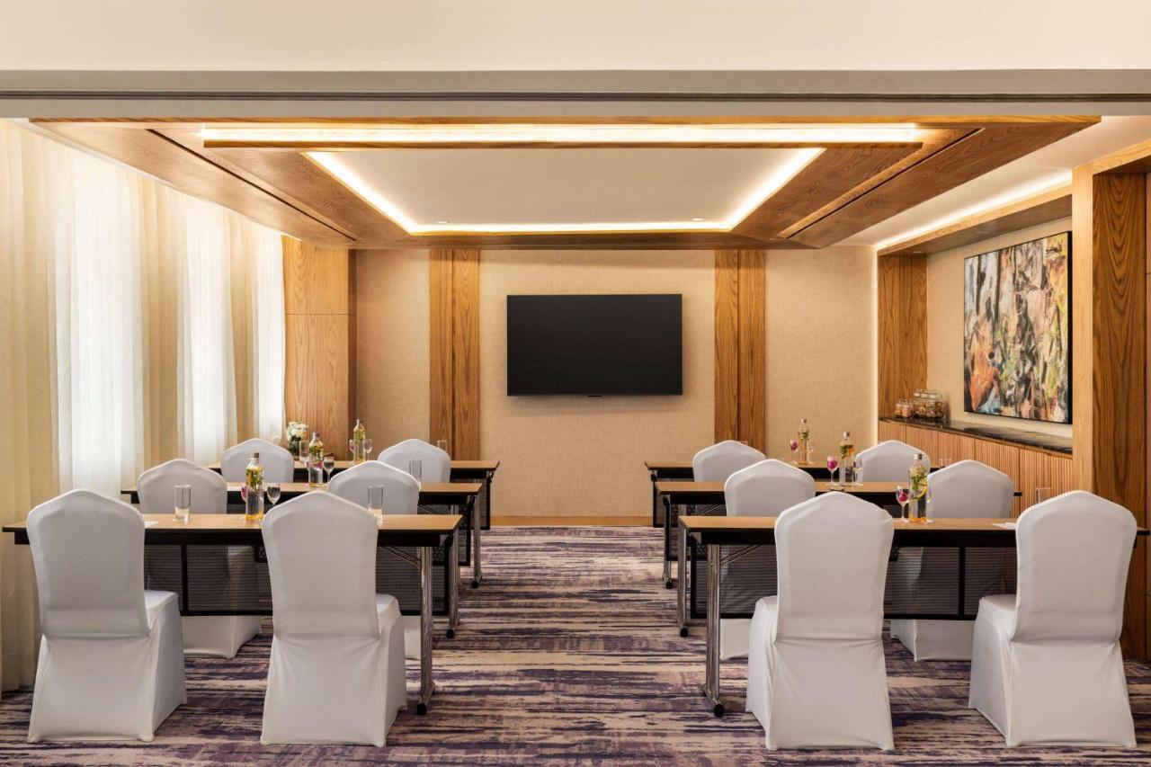 Ramada Encore By Wyndham Indore Nipania Екстер'єр фото