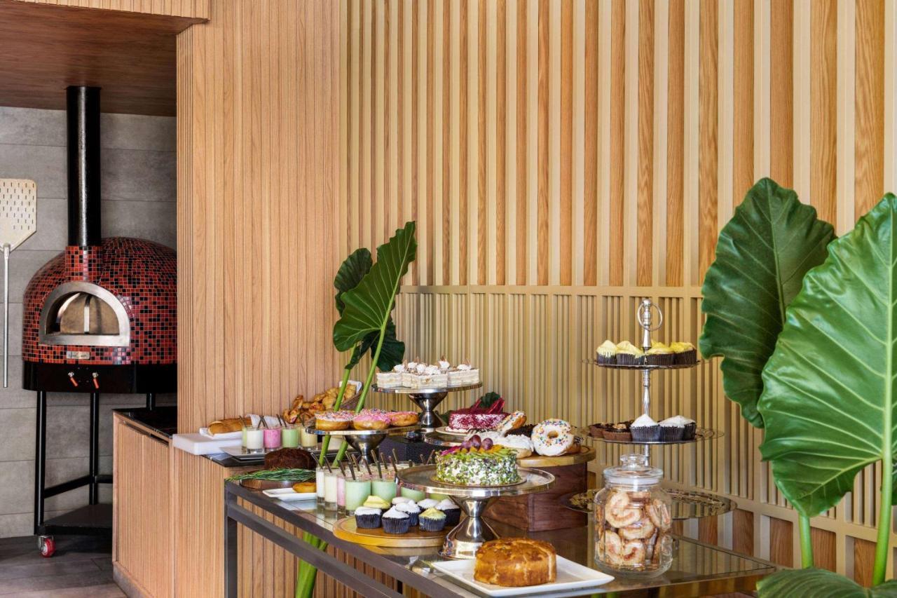 Ramada Encore By Wyndham Indore Nipania Екстер'єр фото