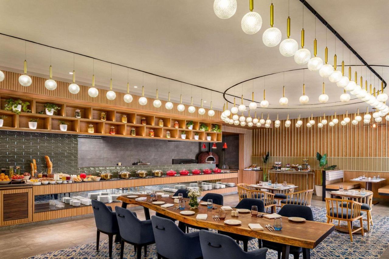 Ramada Encore By Wyndham Indore Nipania Екстер'єр фото