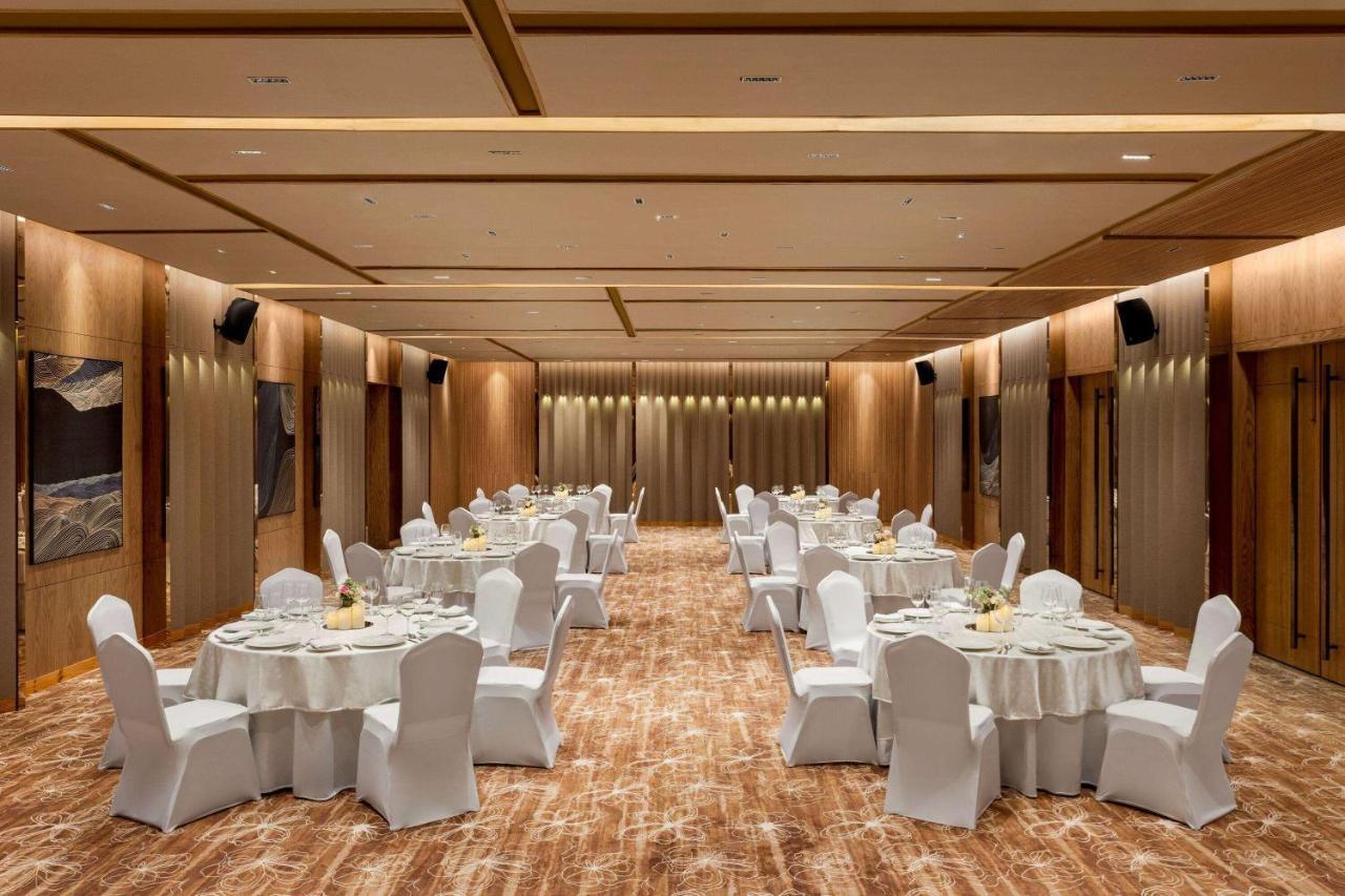 Ramada Encore By Wyndham Indore Nipania Екстер'єр фото