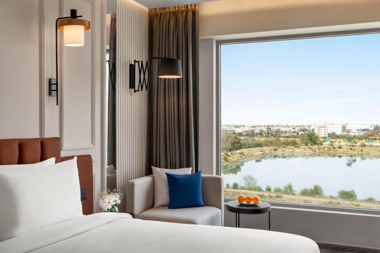 Ramada Encore By Wyndham Indore Nipania Екстер'єр фото